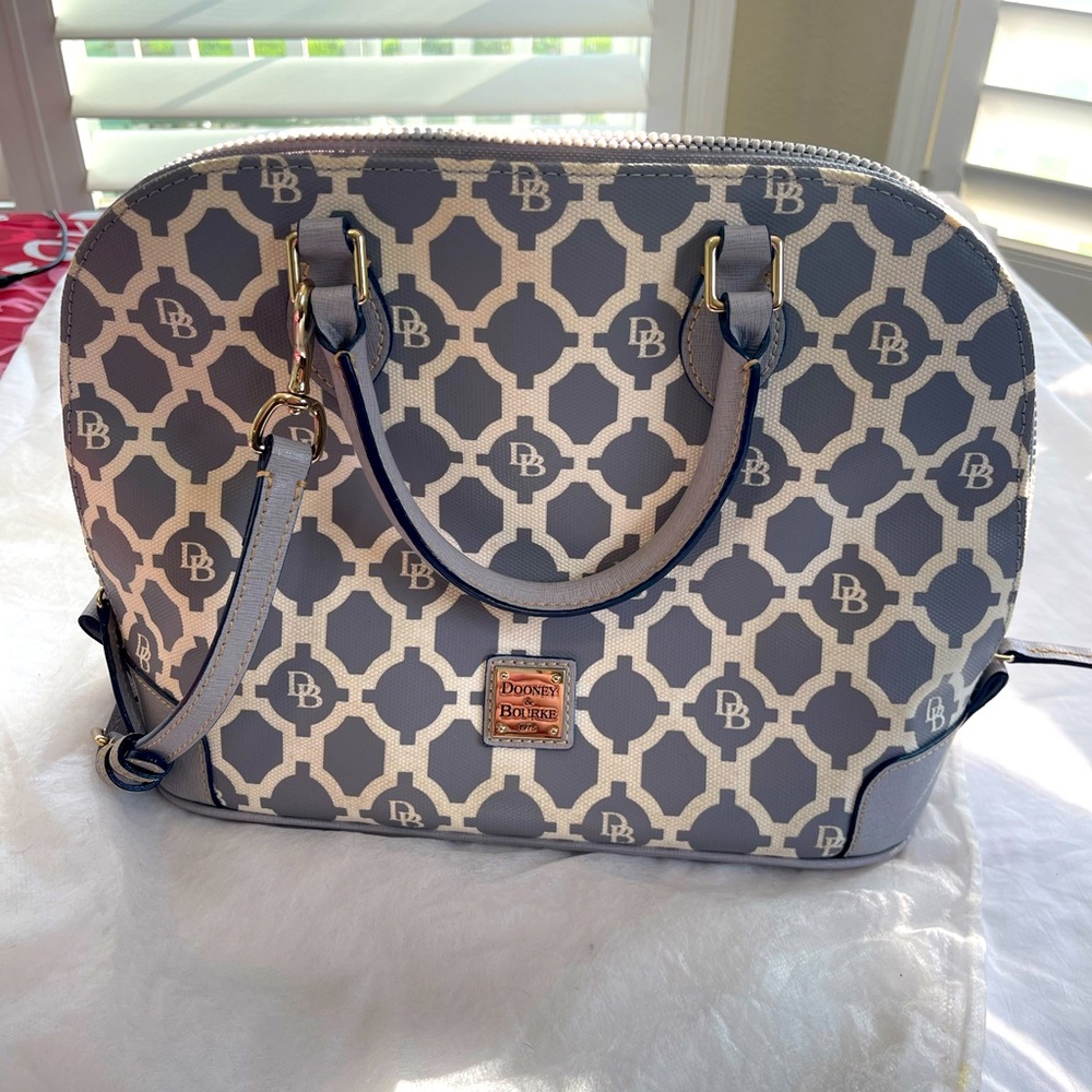 Dooney & Bourke Bag
